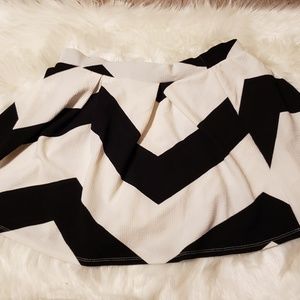 XL, short white and black, Mini skirt